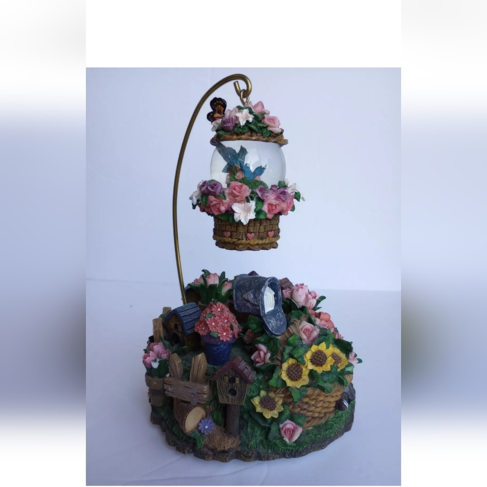 Bird Houses & Flowers Music Box Plays "Blue Danube" Please See Descripti…